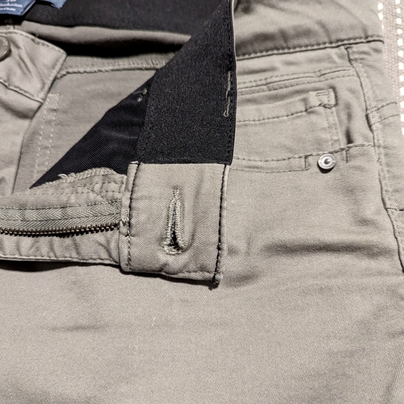 Democracy Ab-solution Capri Pant - Picture 1 of 4